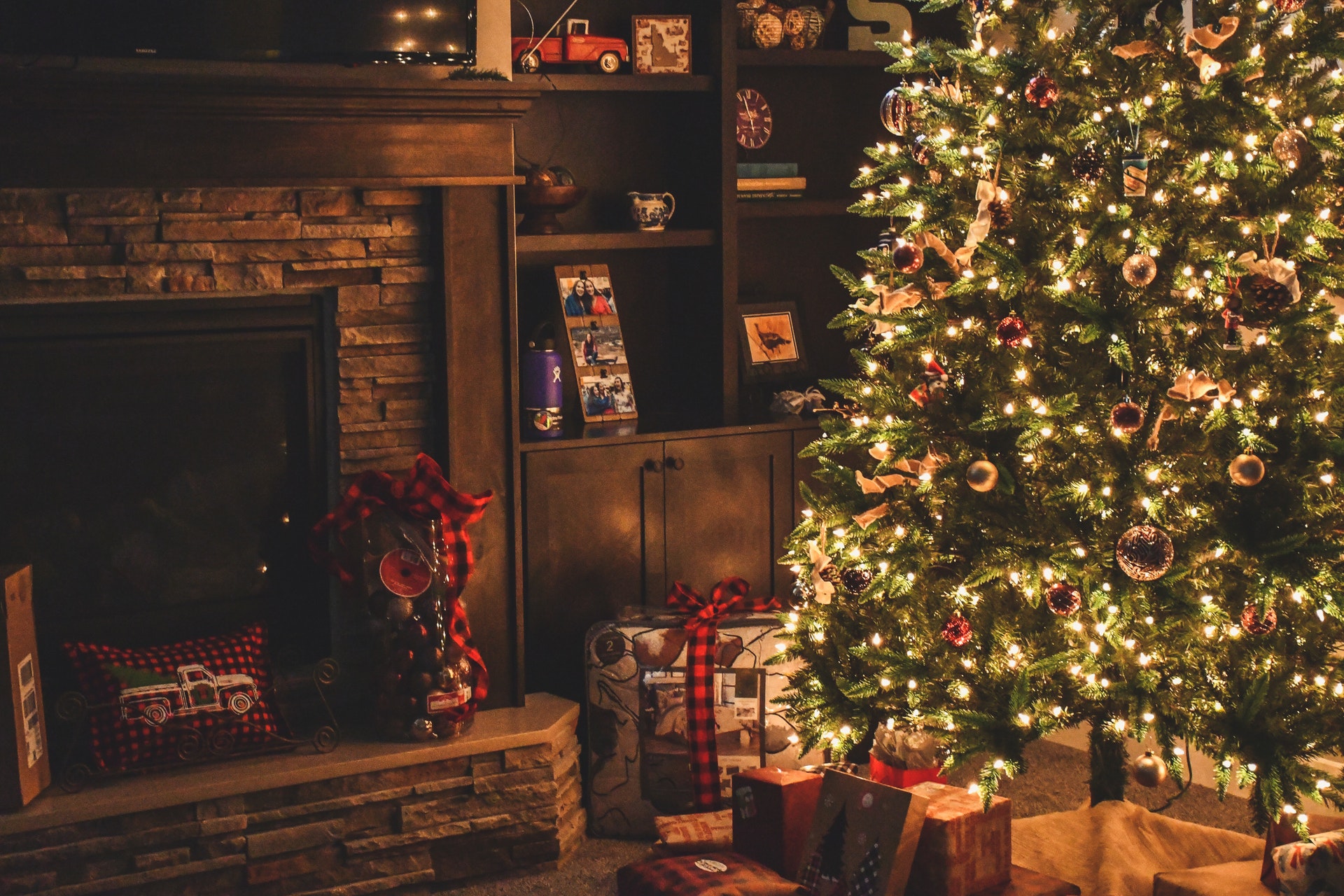 Christmas tree with presents in living room