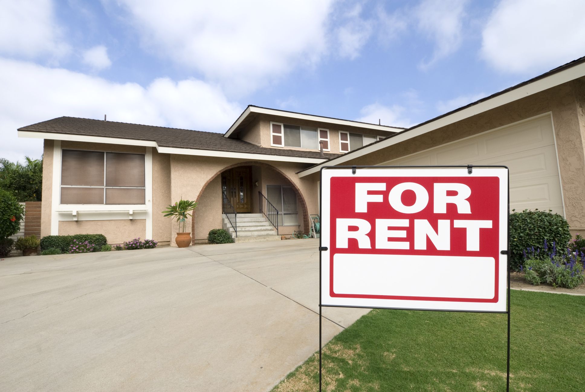 For rent sign outside of a single family home